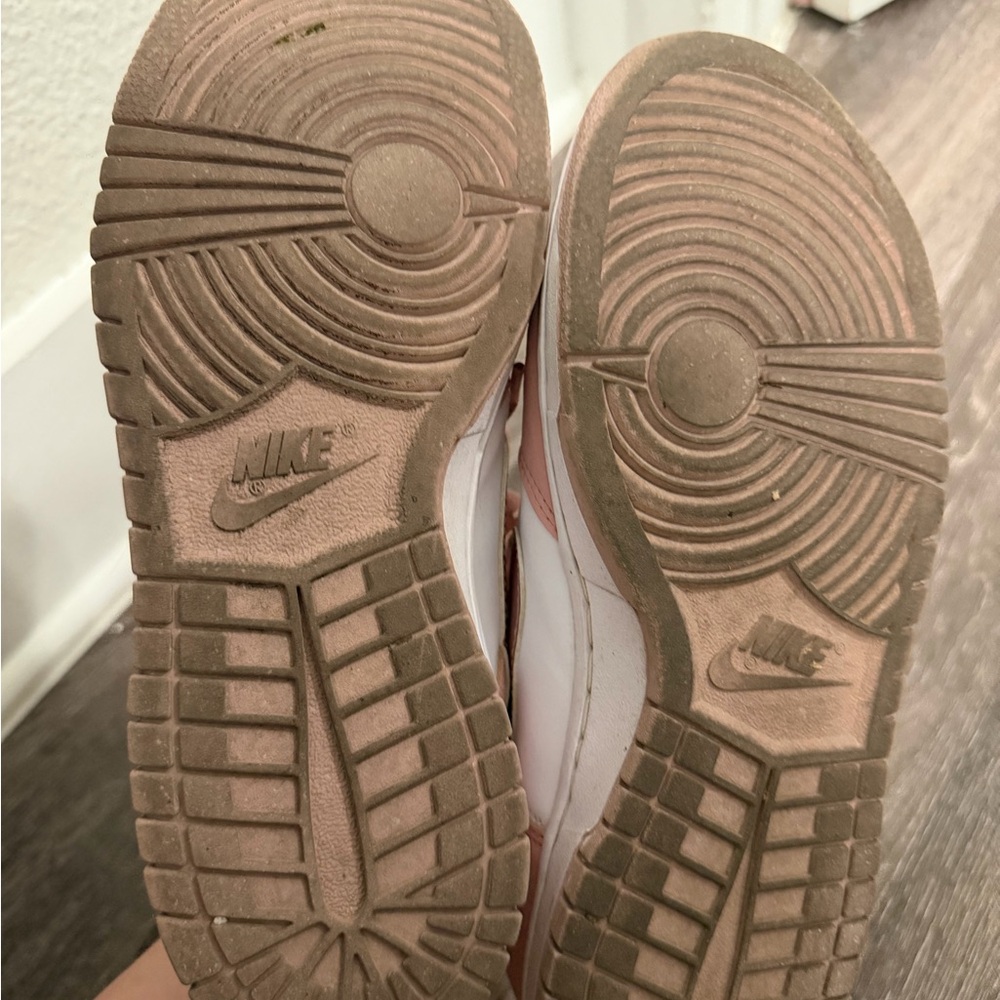 Nike Low-Top Sneakers in Dusty Pink and Red Logo - Picture 6 of 7